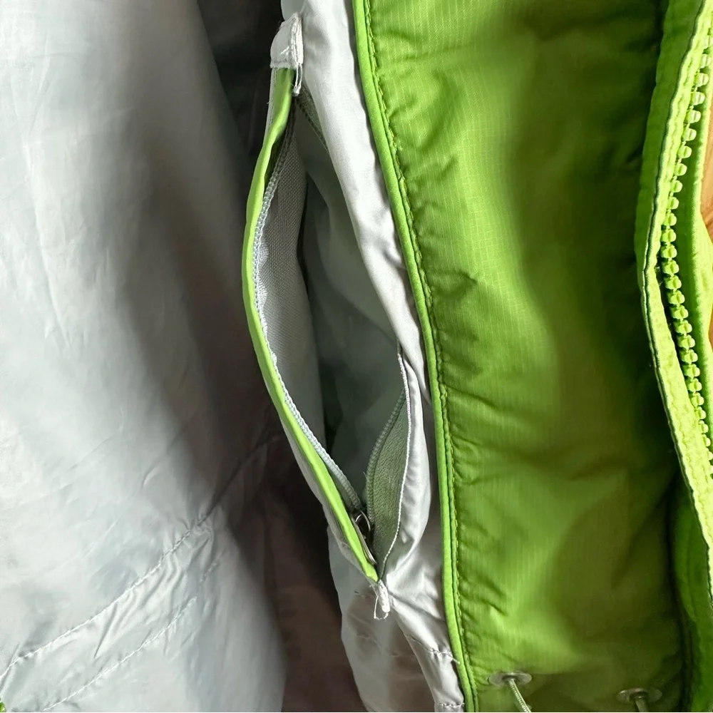 L.L. Bean Down Puffer Jacket Women's Size XS Green Insulated Hood Winter Outdoor - Picture 4 of 10